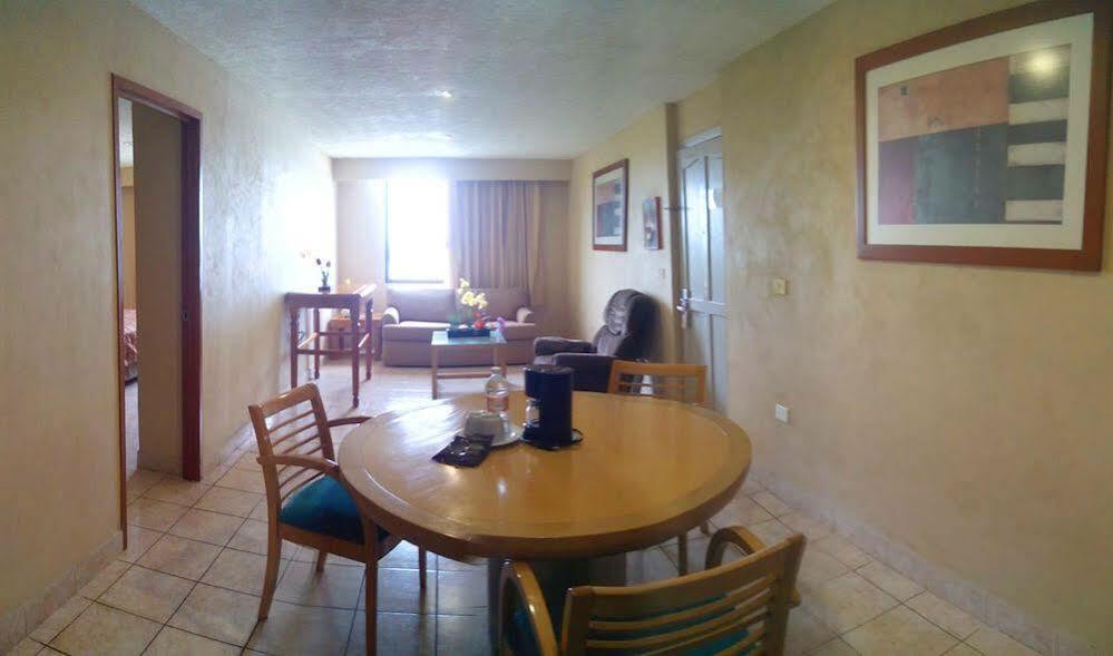 & Real Del Hotel
